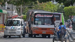 Reportan congestión vehicular en las carreras 18 y 24 de Soledad