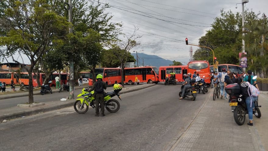 Disturbios en Ibagué: Buseta atropelló a policías en medio de las protestas de transportadores
