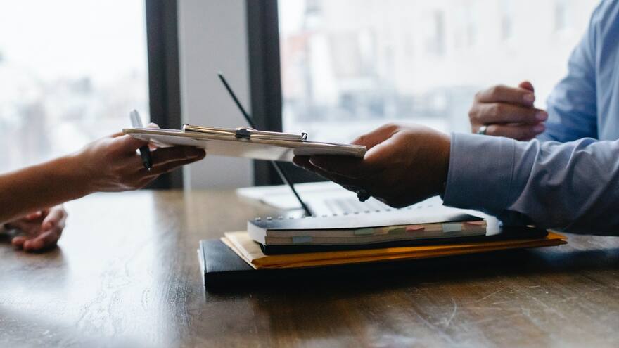Hombre recibió 30 ofertas de trabajo por su particular hoja de vida. ¿Qué fue lo que hizo?