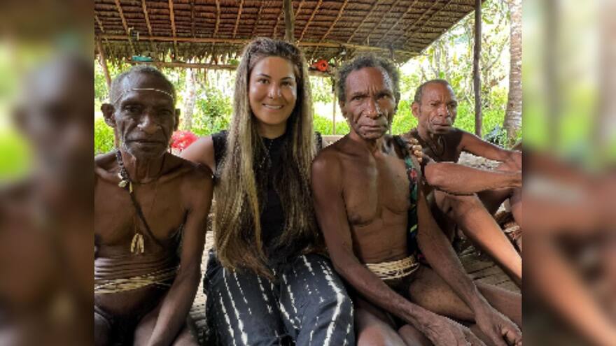 Video: Alejandra Ramírez, de Nómada Digital en Instagram, pasó Navidad con tribu caníbal de Papúa Nueva Guinea