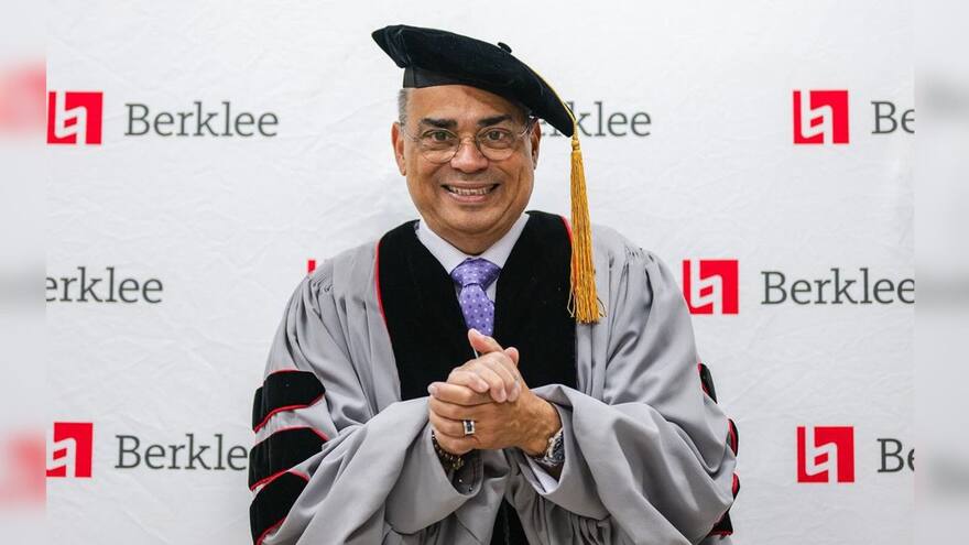 Gilberto Santa Rosa recibió un doctorado honoris causa de Berklee College