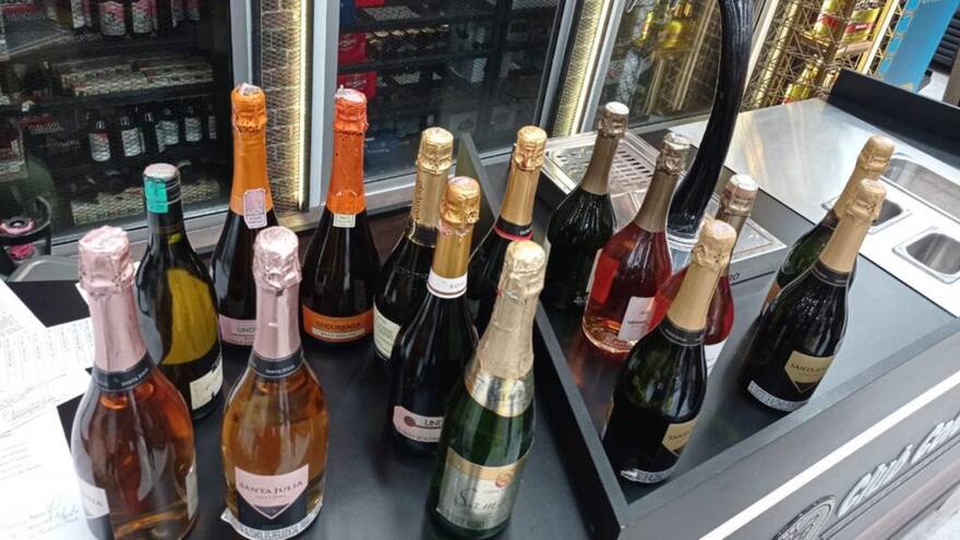 Detectan venta ilegal de licores en almacén de cadena