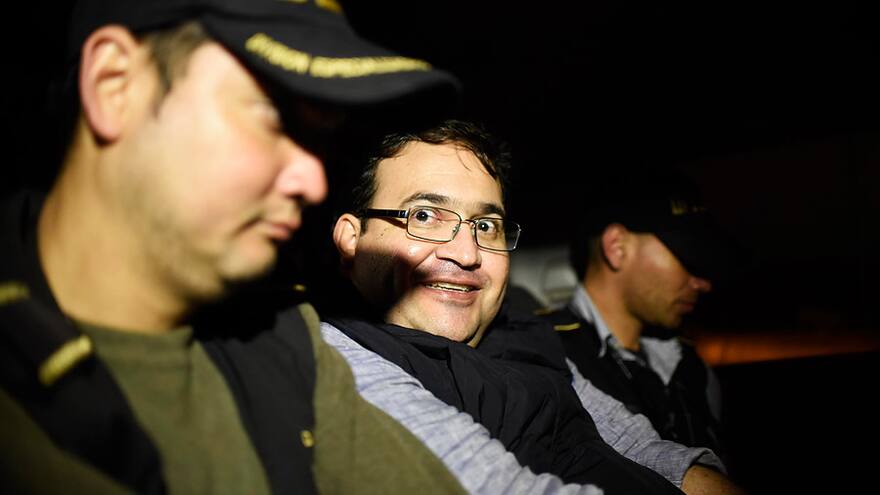 Trasladan a cárcel militar de Guatemala al exgobernador mexicano capturado