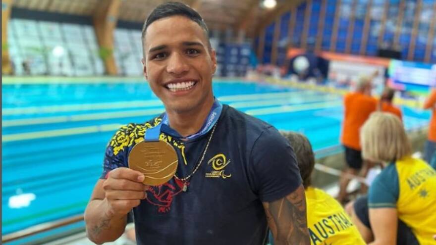 Campeón de paranatación, Carlos Serrano, lanza dura crítica a Mindeporte