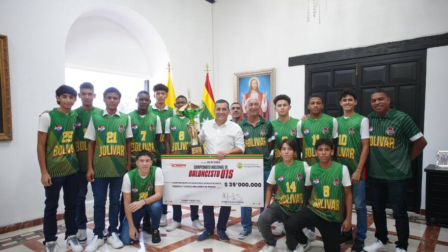 Alcalde de Cartagena entrega reconocimiento a la Selección de Baloncesto U15