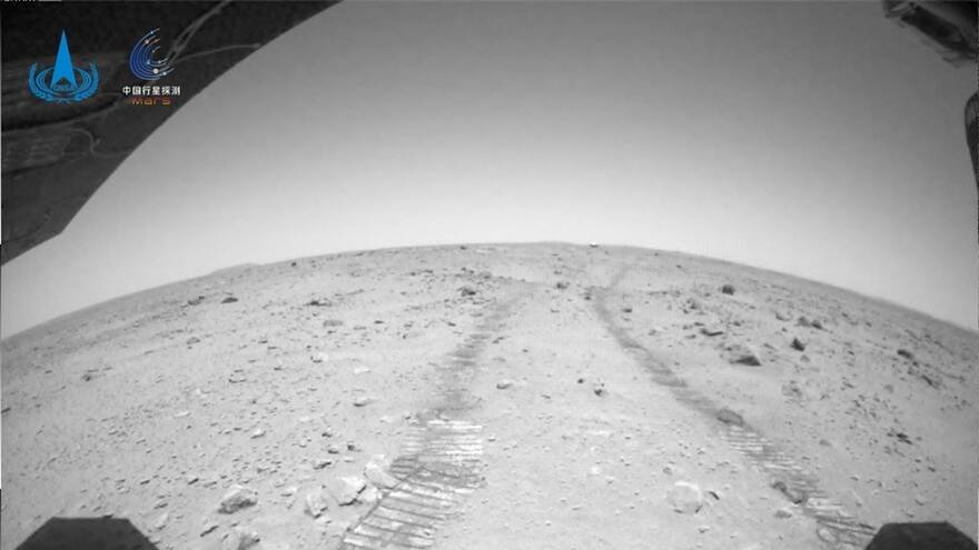 Robot chino envía nuevas imágenes y sonidos de Marte