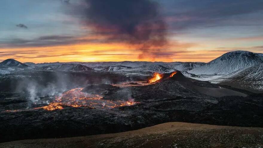 Islandia declara estado de emergencia ante inminente erupción de volcán