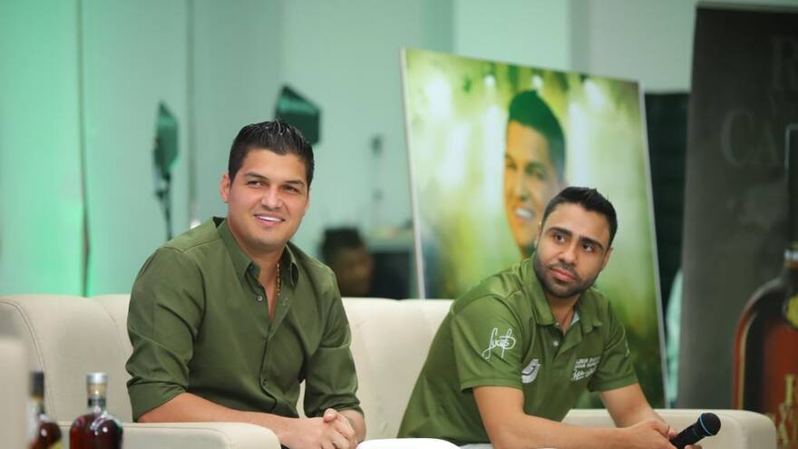 Elder y Lucas lanzaron un álbum ‘Para ustedes’