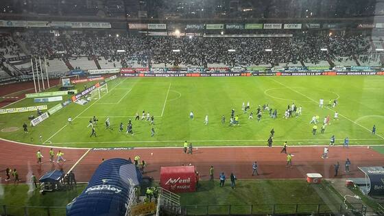Barristas del Once Caldas invaden cancha del Palogrande en medio de derrota ante Alianza Petrolera