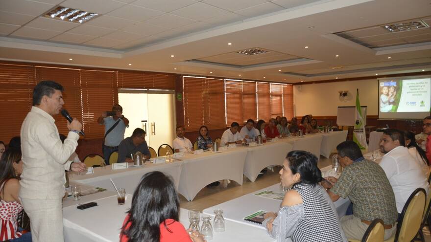 Alcaldes electos firman alianza por la niñez