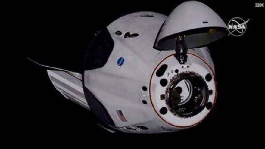 La cápsula de SpaceX llega a la EEI tras 19 horas de vuelo