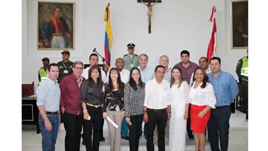 Contralor se posesiona y promete 'cambios' en forma de auditar