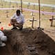 Las siete historias que esperan volver a casa desde el cementerio Calancala tras años de incertidumbre