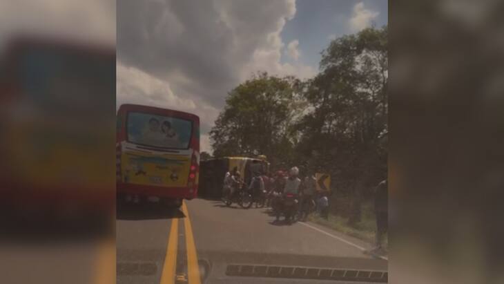 Accidente en La Cordialidad: un bus se volcó en Campeche