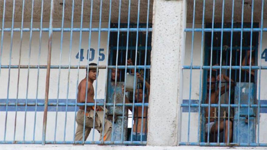 ONG denuncia que 42 'presos políticos' venezolanos están en condición crítica