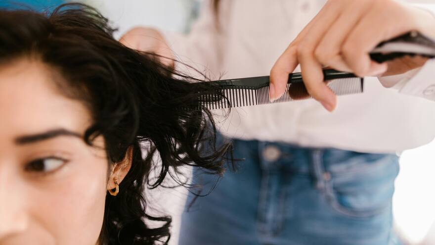 Calendario lunar de abril de 2025: ¿Cuál es el mejor día para cortarse el cabello?