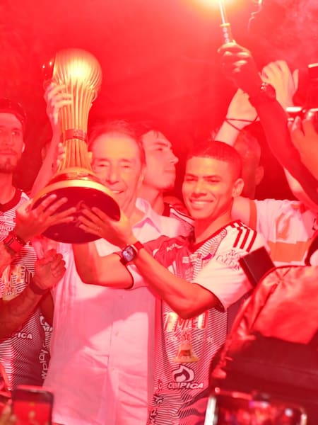 La Aleta del Tiburón se vistió de gala para celebrar con los jugadores la estrella 11