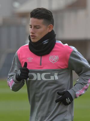 PELOTAS Y LETRAS Junior y James Rodríguez | Columna de Hugo Illera Jiménez