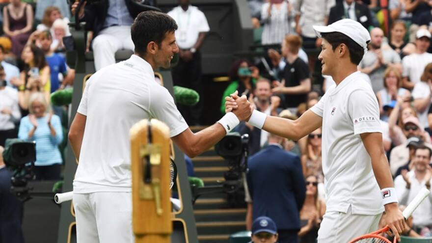 Paso sufrido para Novak Djokovic a segunda ronda de Wimbledon