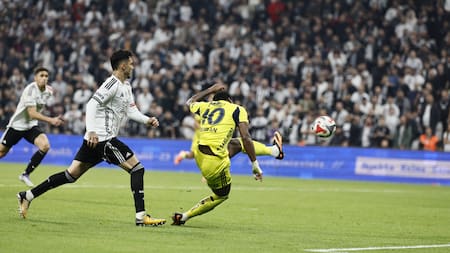 Video: así fue el gol de Jhon Jader Durán con Fenerbahce tras superar su lesión