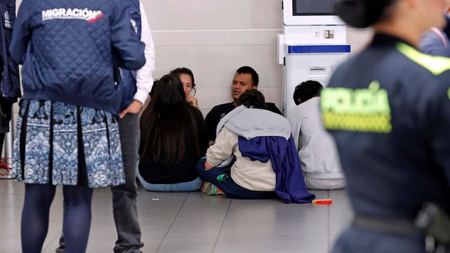 Migrantes se ponen violentos en vuelos de deportación: EE. UU.