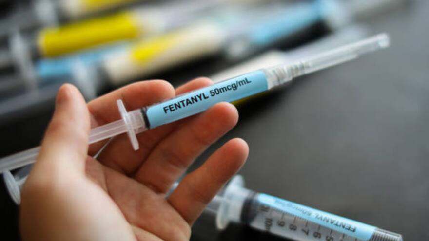 Fentanilo: cantidad incautada por la DEA en 2023 mataría a toda la población de Estados Unidos
