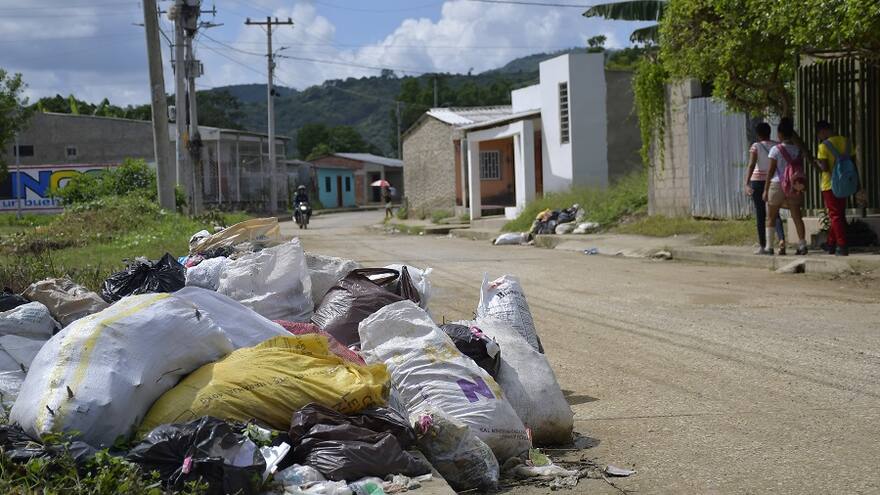 Vecinos en Luruaco protestan por la acumulación de basuras en las calles