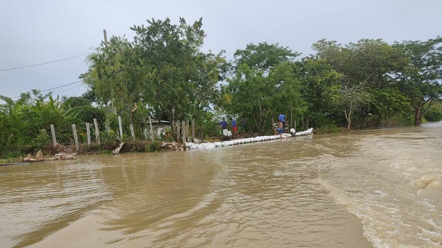 El río Cauca empieza a inundar barrios de Guaranda, Sucre