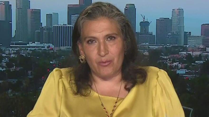 Supuesta hija no reconocida de Vicente Fernández pide parte de la herencia