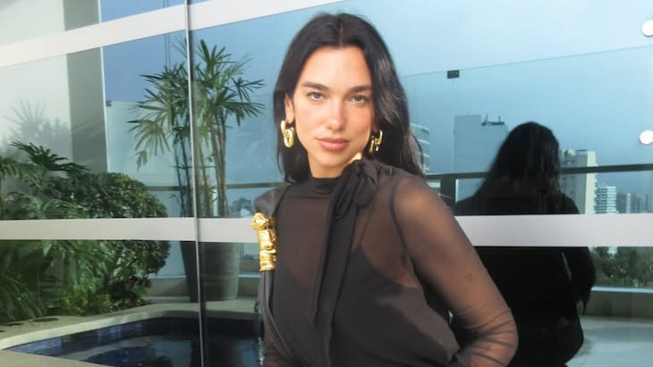 Video: Dua Lipa sorprendió cantando en español un éxito de Shakira durante su concierto en Bogotá