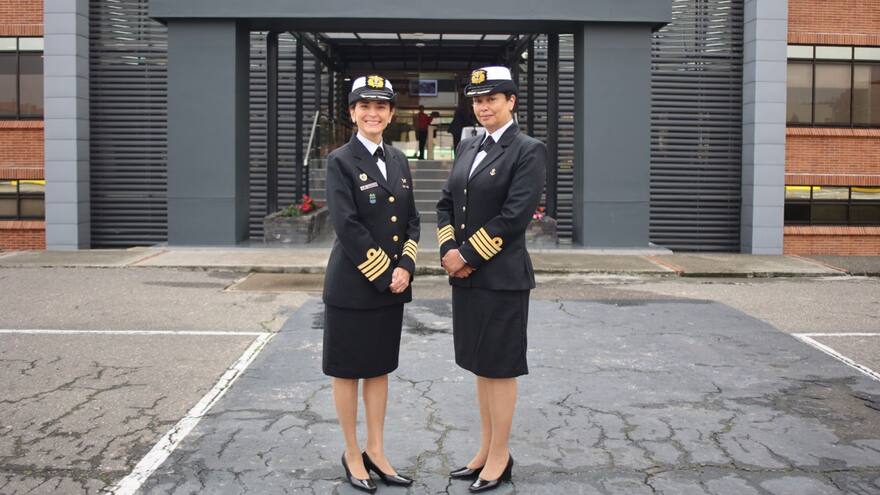 La capitán que será una de las primeras Almirantes en las Fuerzas Militares