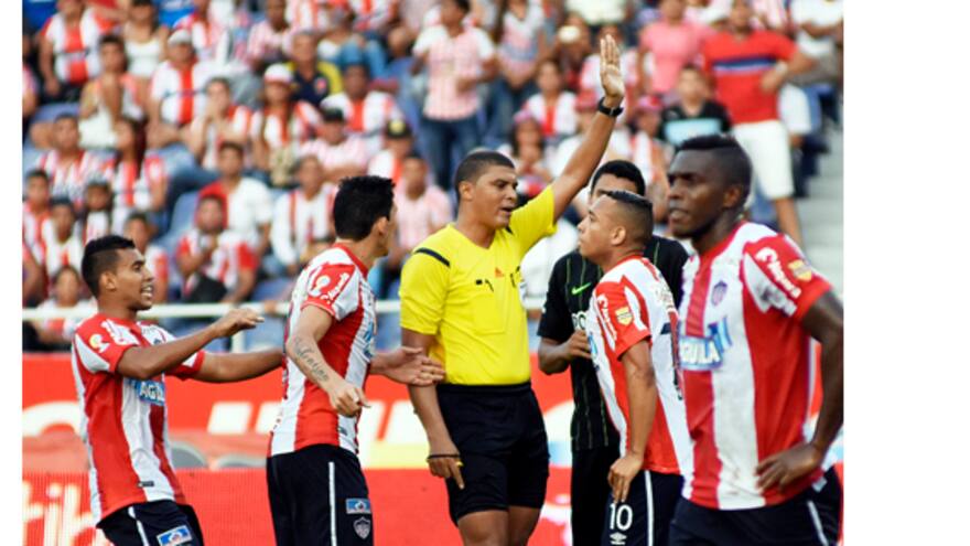 'Me ratifico en mi decisión, sí fue penal': Juan Pontón