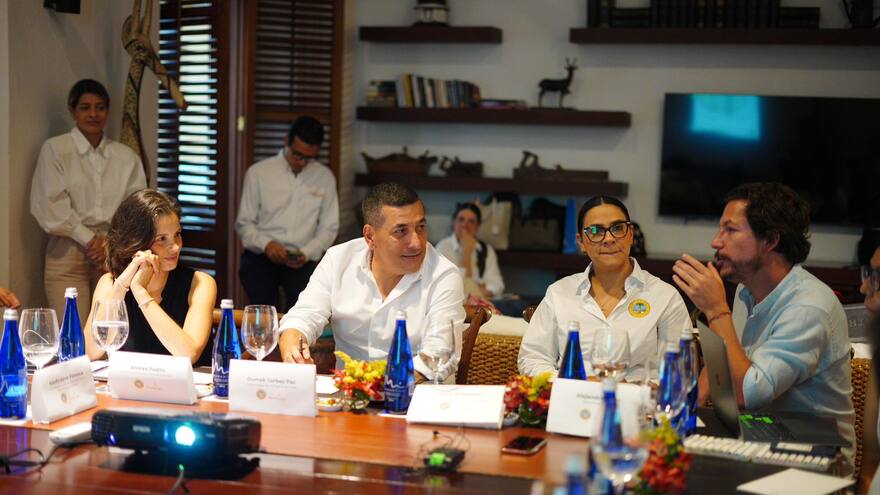 Bolívar: presentan prototipo de coche turístico en Cartagena