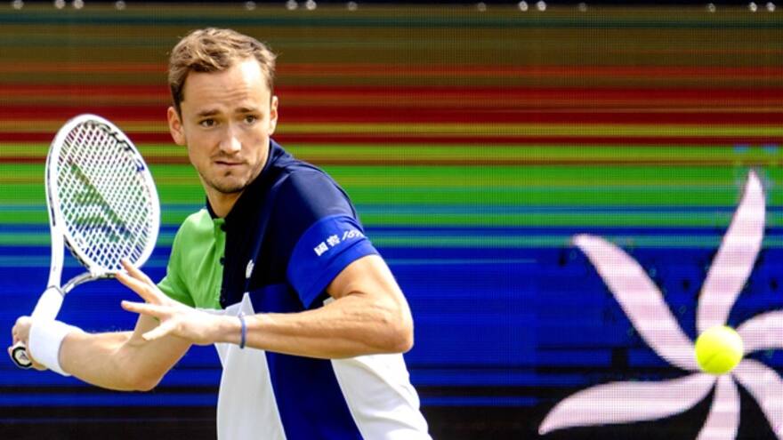 Medvedev alcanza su tercera final de la temporada