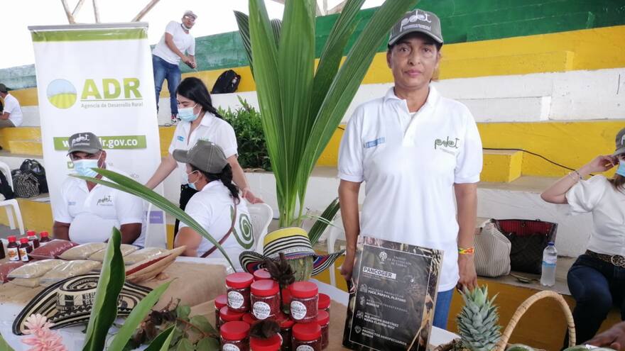 Víctimas de la violencia en Córdoba le ponen color a la vida con el achiote