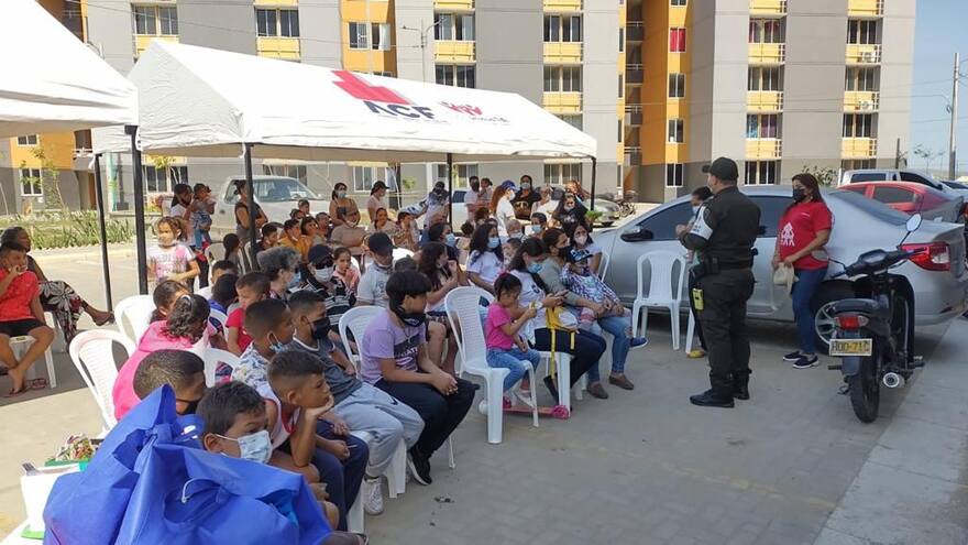 Constructora ACF realiza feria de servicio para residentes en Caribe Verde
