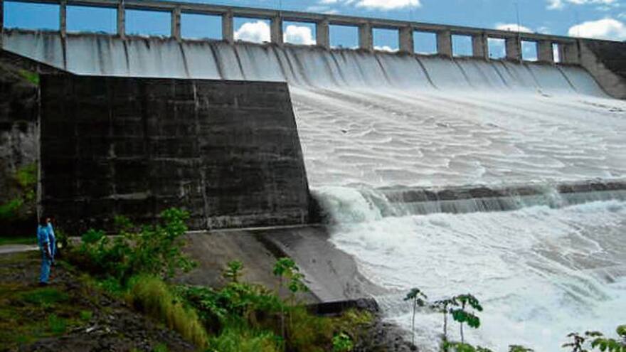 Embalse de Urrá, a 1.7 metros de rebosar