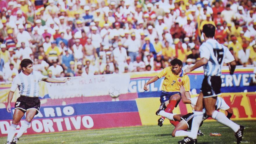 La ‘ayuda divina’ que recibió Valenciano para anotarle gol a Argentina