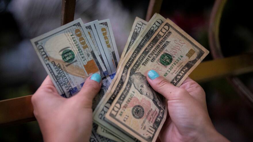 El dólar operó estable por segundo día consecutivo
