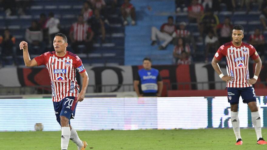 El regaño de Carlos Bacca a José Enamorado en el empate 1-1 entre Junior y Envigado