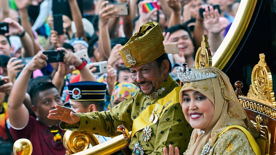 La pompa con la que el sultán de Brúnei celebró 50 años de reinado
