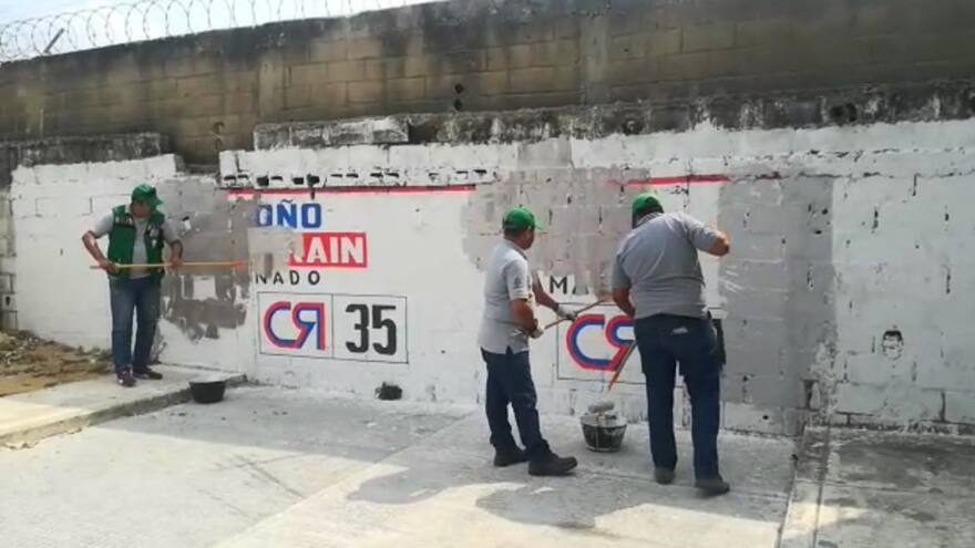 Alcaldía y campañas retiran publicidad política en más de 160 postes y paredes