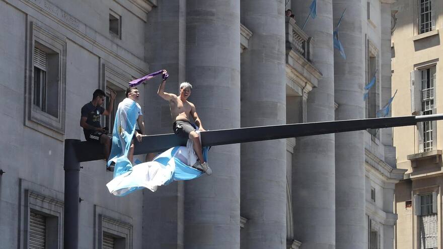 Festejos por la Copa Mundial: Argentina está poseída por la locura mundialista