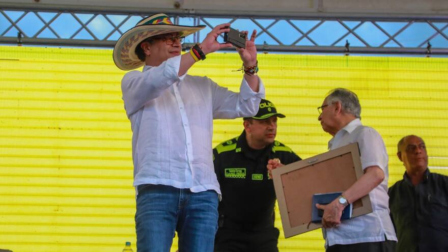 Ante los ojos de la justicia es inocente: Petro sobre esposa de alias Sobrino