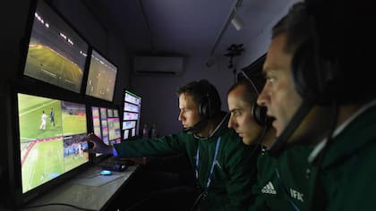 Fifa planea revisar tiros de esquina y las segundas amarillas con el VAR en el Mundial, según The Times