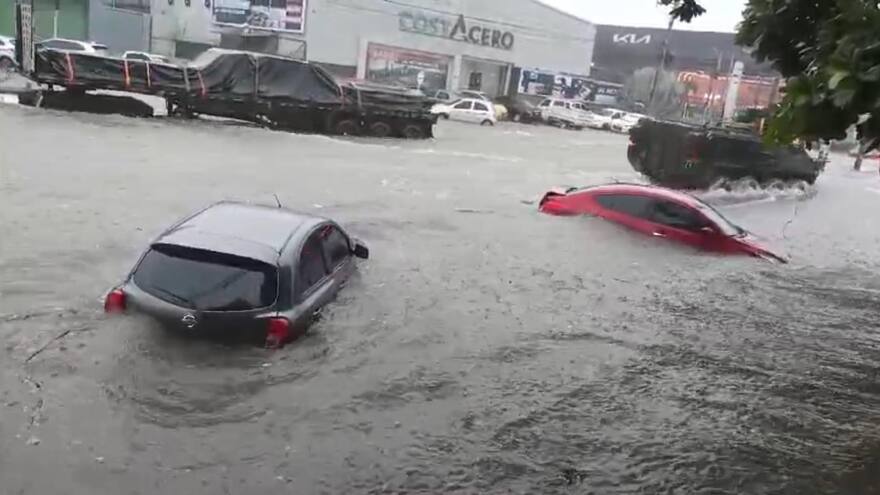 Autoridades reportaron varias emergencia por fuertes lluvias en la ciudad