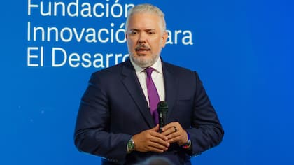 “Lo único que podría evitar sanciones de EE. UU. contra todo el país es la diplomacia de alcaldes, gremios y expresidentes”: Duque