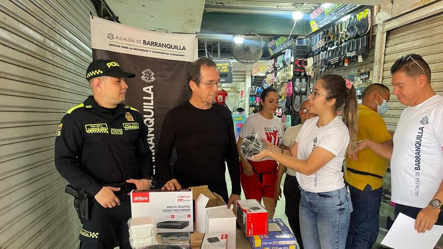 Con cámaras y sirenas de vigilancia se robustece la seguridad en mercados de Barranquilla