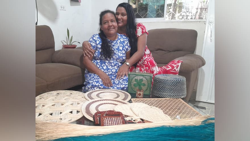 Madre e hija llevan sus artesanías a París