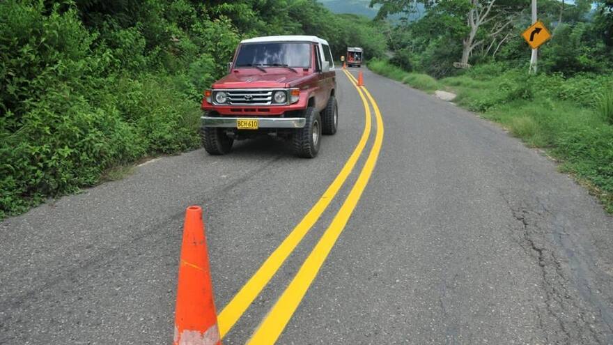Vía Bajo La Habana, en Tubará: mejoran movilidad con señalización y elementos de contención